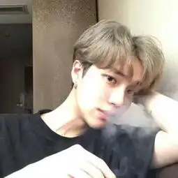 女生头像阳光干净正面男