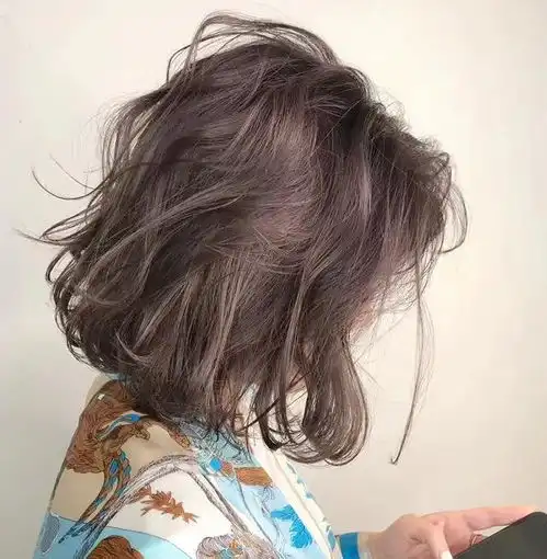 四十岁的女人,留什么发型最好看今年流行的气质短发,换上就美