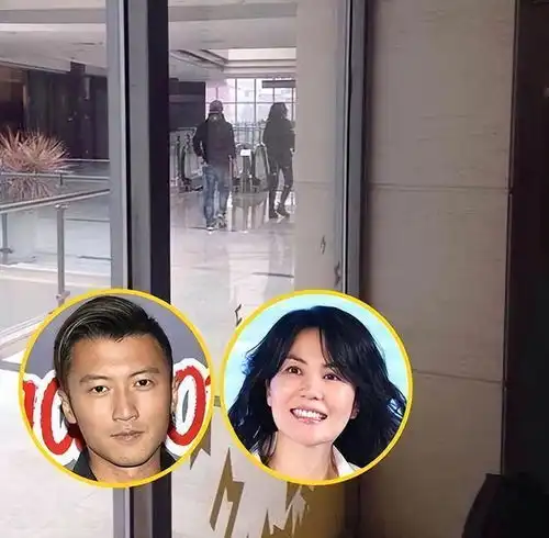 谢霆锋澳门出席活动谈王菲,用5个字简单回应,满脸笑容很甜蜜