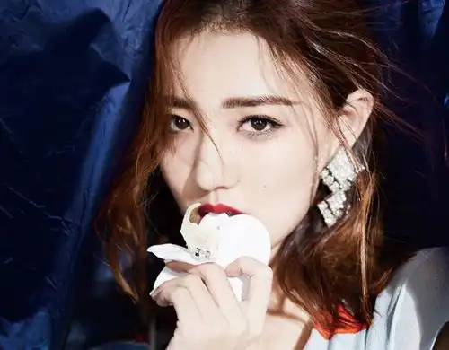 她是有多漂亮黄轩7次表白被拒,今25岁颜值甩鞠婧祎一条街