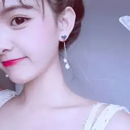 女生狼尾头像脸型