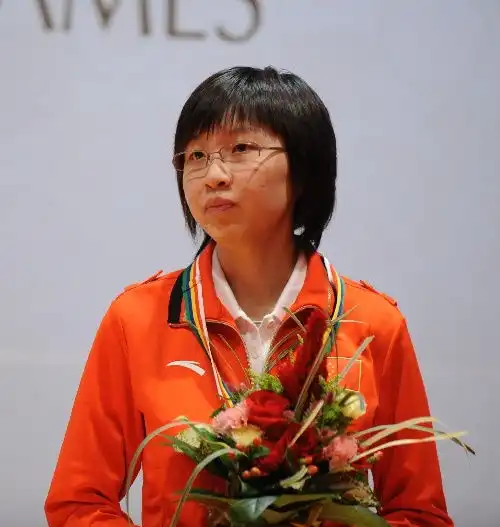 女生头像手捧花杨枫