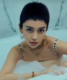 女明星挑战短发造型,热巴英气十足,宁静霸气,郭采洁俏丽完胜