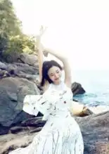 美女的8组拍照姿势,学起来,拍照好看又自然