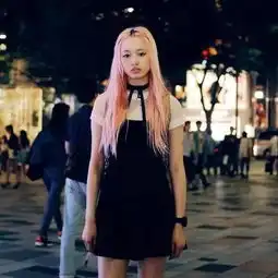 这位蹿红的95后少女,可能真会魔法