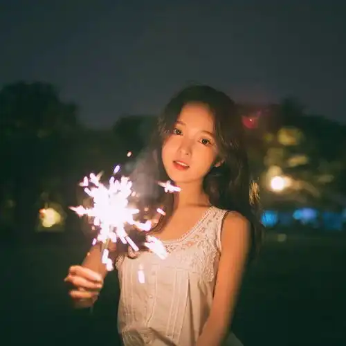 女生头像留不住的长发就剪掉吧