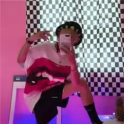 时尚潮流炫酷男生帅气手机控头像不毁她清白也照样给她未来