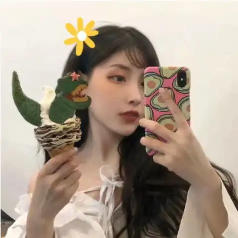 最近00后爱用假装还爱头像,最悲伤的事就是假装你还爱我