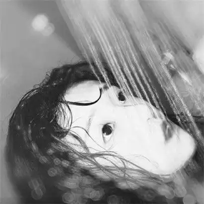伤心而难过的高冷头像