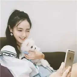 甜美女生抱宠物的可爱头像喜爱小动物的可爱女生合照头像