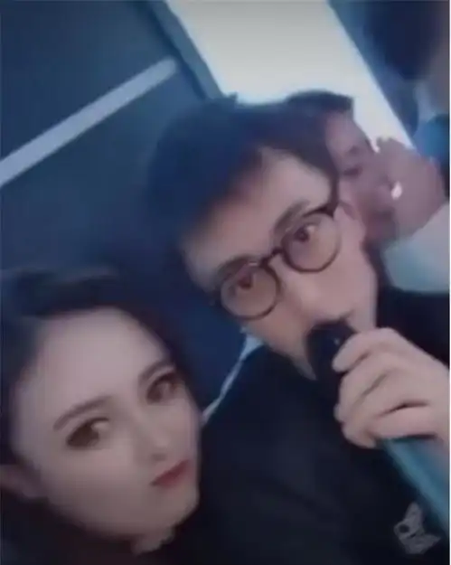 王思聪和豆得分手,豆得先让男朋友赚钱养她,然后又和富二代秦奋交往