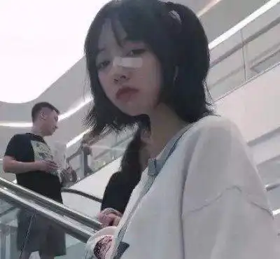 普通自然真人头像女侧脸