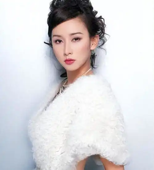 胡静嫁给马来西亚富豪后,丈夫为了不和她分房睡