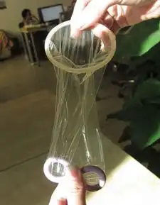 真人示范女用安全套佩戴过程