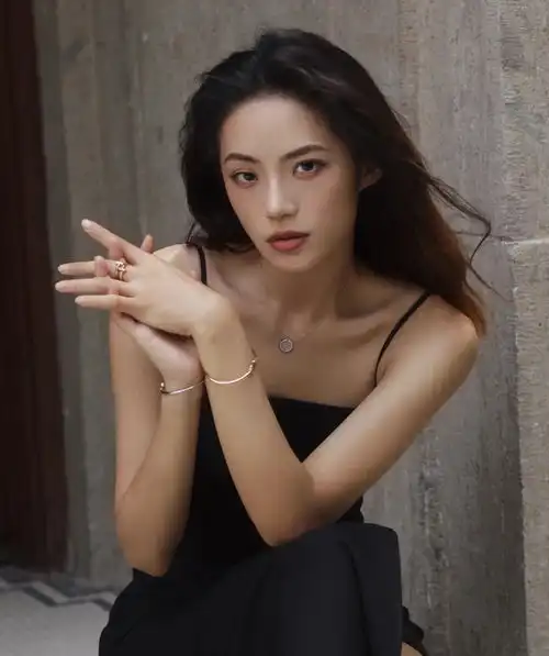 有这3个特征的女孩子,眼睛再大,看上去没有美感也不深邃