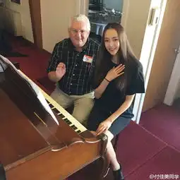 组图北体校花付佳美纽约街头秀美腿