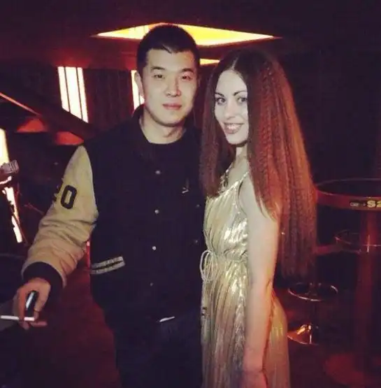 中国小伙儿找到俄罗斯女友,这一做法打动了美女,都不是一般人