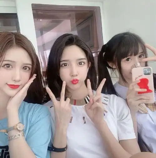 网红同框,周扬青气场强,艾比跟女生没区别,刘思瑶又变脸了