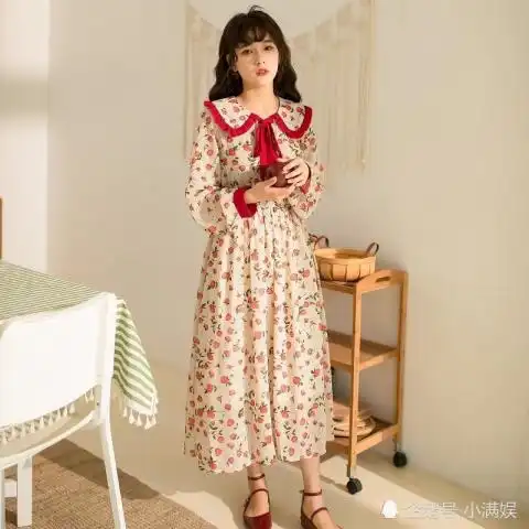 最近火了一种半裙,叫碎花裙帆布鞋,秒变元气少女,忒好看