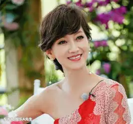 年过60的赵雅芝保养得当,与当红女星同框,气质完全不输
