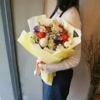 一人三张的闺蜜qq头像带字,分别是珠,青,锦