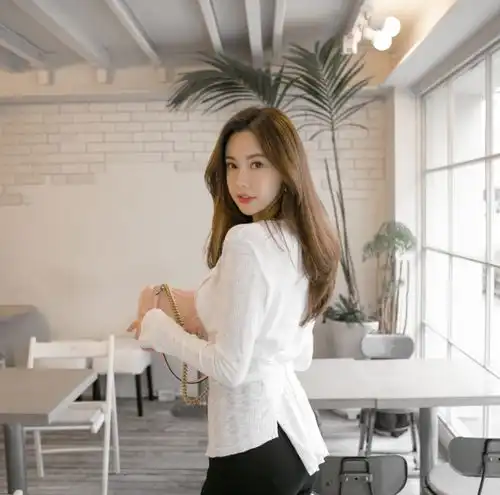女生白色简约头像薄纱