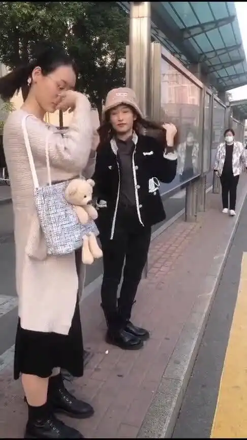 短发妹子出门,都戴个好看的帽子假发吧,别的女生有的你也要有