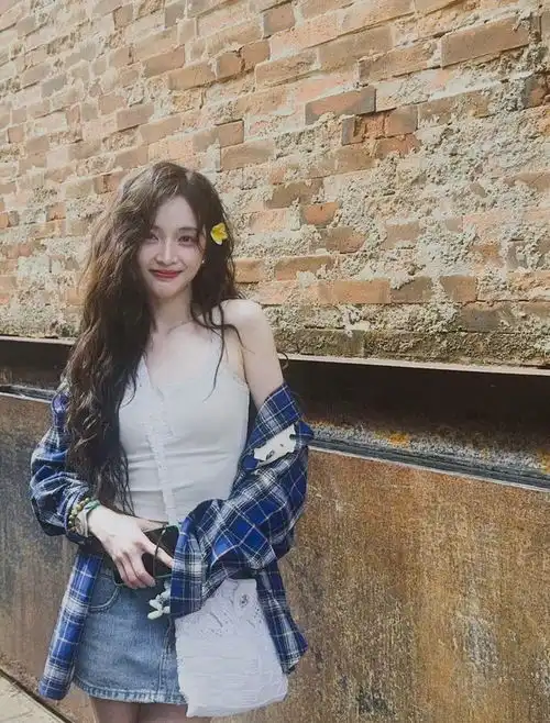 酷女孩吴宣仪街拍大赏,内裤外露是几个意思