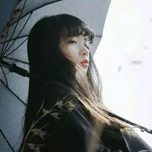 qq女生超霸气头像两张