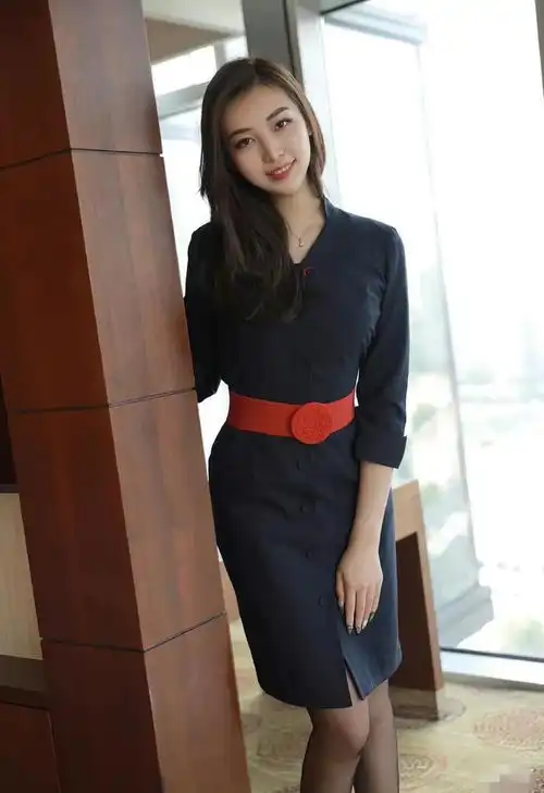 美丽的职场女性,如此穿搭,尽显风范,职业装才是yyds