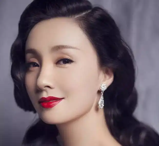 45岁的小陶虹演了一出戏让老公被骂惨为什么有些女人婚前婚后差别那么大