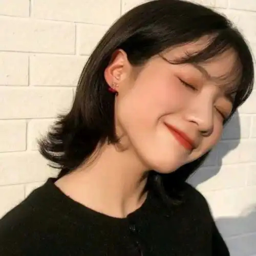 女生狼尾头像豁牙