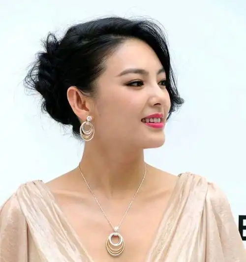 法国的张雨绮怎么变成了憨憨女孩