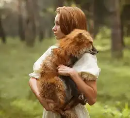 她把美女与野兽放在一起,营造出宛如童话般的画面