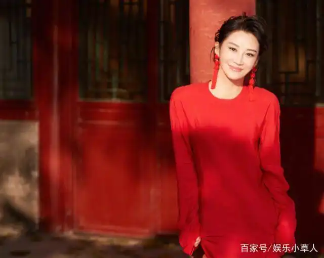 50岁的伊能静和许晴,不光颜值气质似少女,心态也被冻龄着