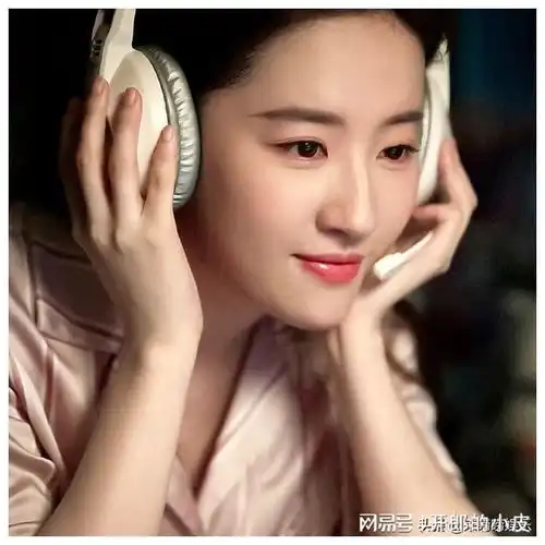 刘亦菲狼尾造型撞脸王楚然神似刘诗诗高贵冷艳短发美又出新高度