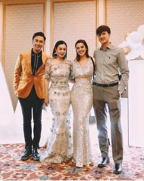 钟丽缇大女儿笑容满面,解释跪地痛哭真实原因,否认失恋伤心欲绝