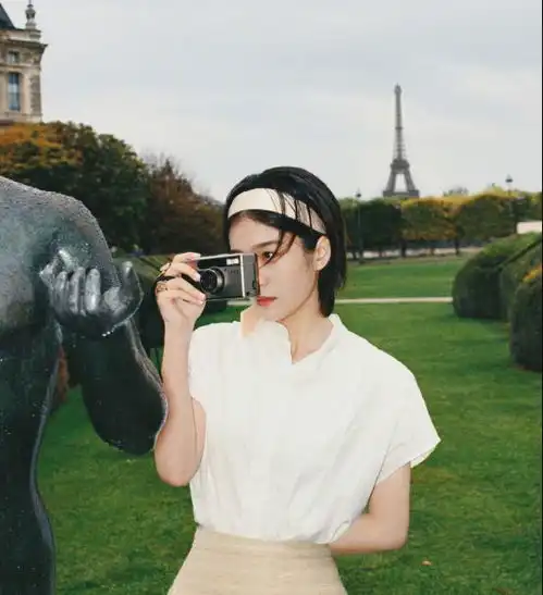 她是陪姐姐拍戏却被导演看中,如今跃身一线,姐姐不值一提