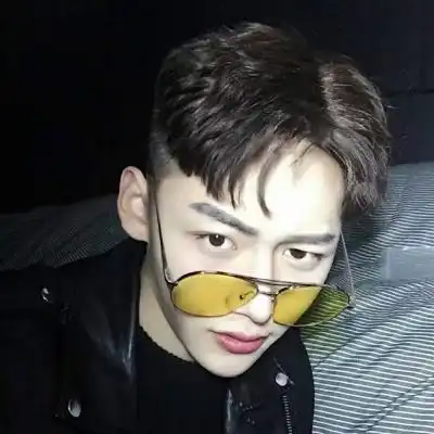 要了男生微信但他有女朋友喜欢上有女朋友的男生,该不该争取