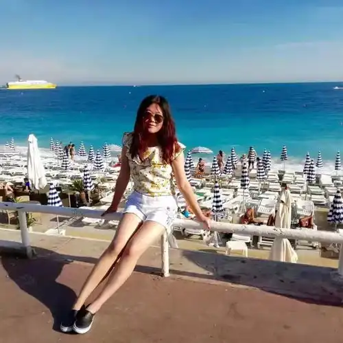 不像网图的女生真人头像