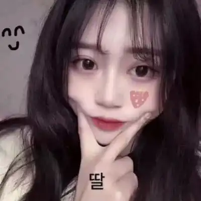 剪刀手头像可爱女生阳光网图