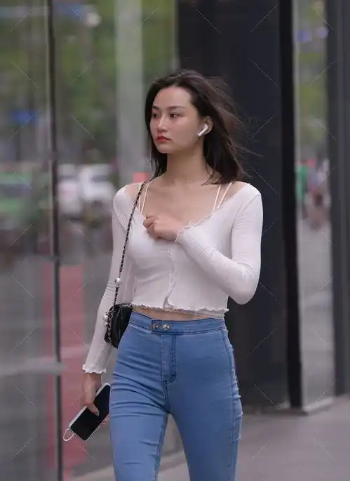 时尚美女瑜伽裤精致迷人,格外引人注目,舒适怡人