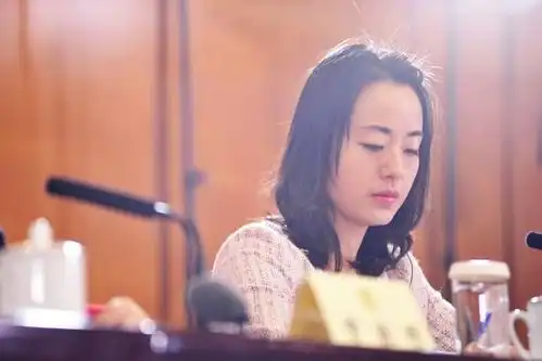 她是外交部高冷女神,中国最冷艳翻译官,冰山美人
