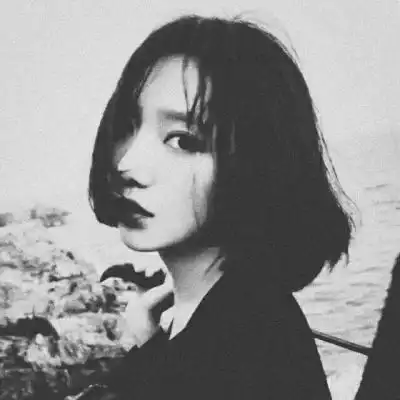 女生黑白头像伤感高清2018最新人往前走痛才会退后