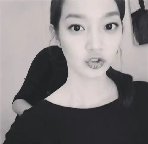 我只会给别人拍盘点7位凭颜值任性乱自拍的韩星,这谜之角度也太让人绝望