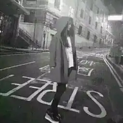 女生白色简约头像霸气