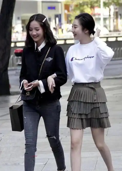 美女黑色外套白衬衫,穿出层次感,造型优雅气质
