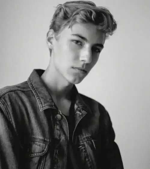 99年的波兰美少年,接近女孩了