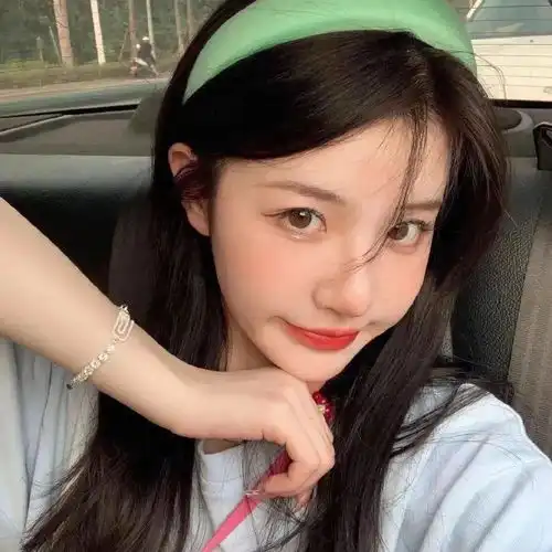 真人头像女生遮脸长腿比