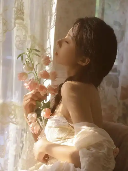 纯白色系纯欲风少女写真